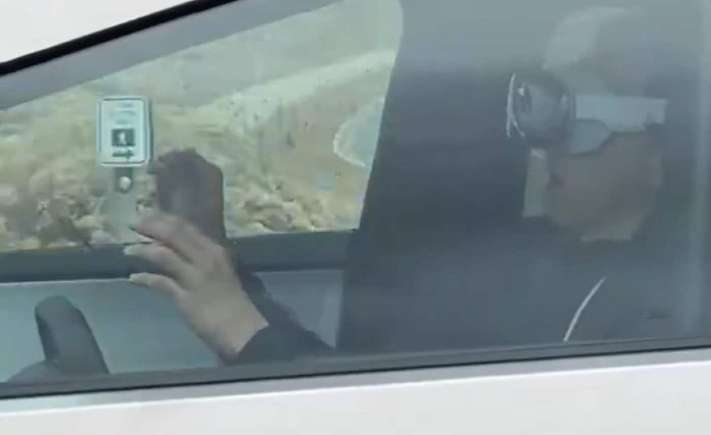 Tesla Drivers Cautioned Against Using VR Headsets While Behind the Wheel
