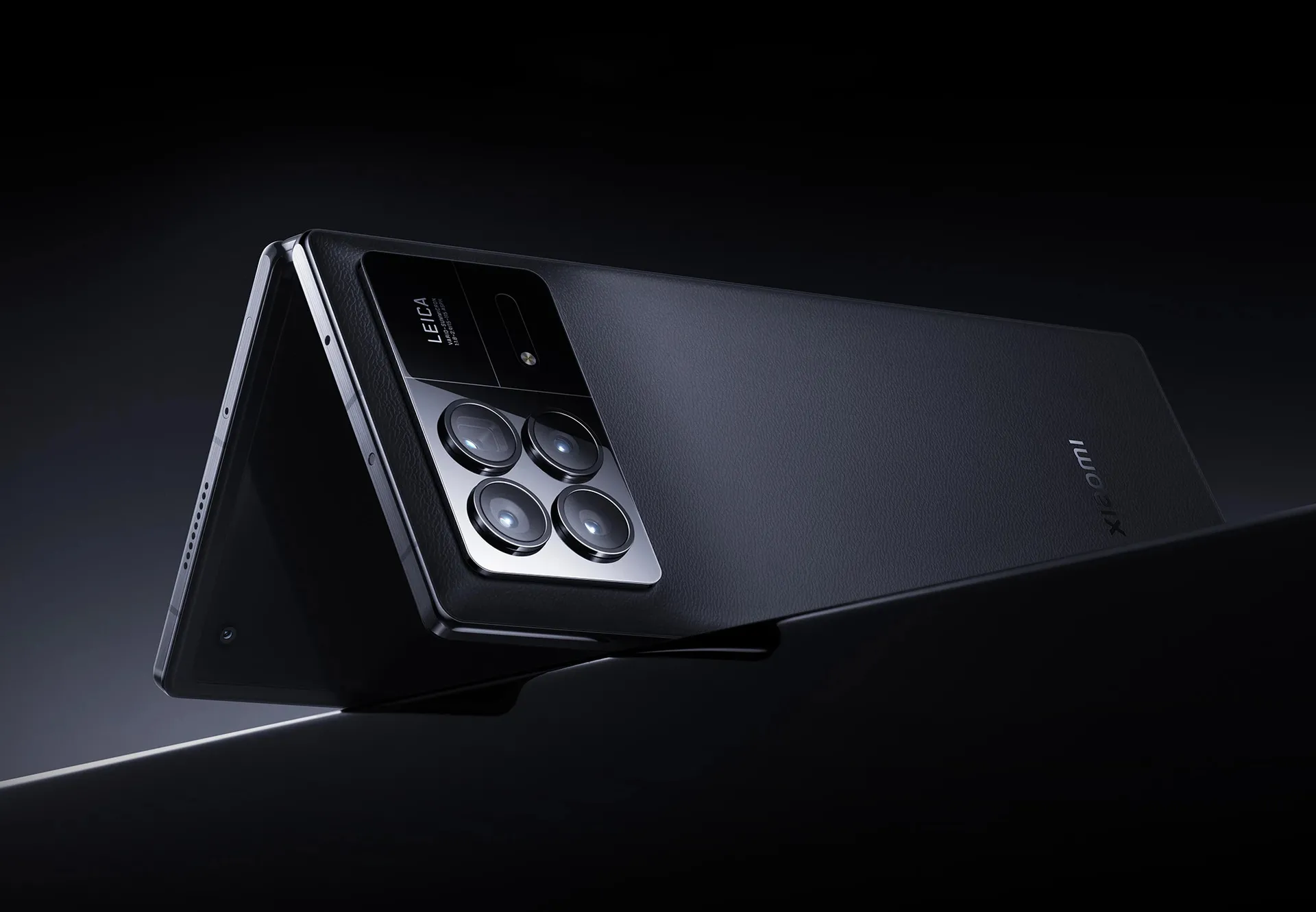 Xiaomi's First Flip Phone is Going Will Feature Narrow Bezels and Top Shelf Hardware