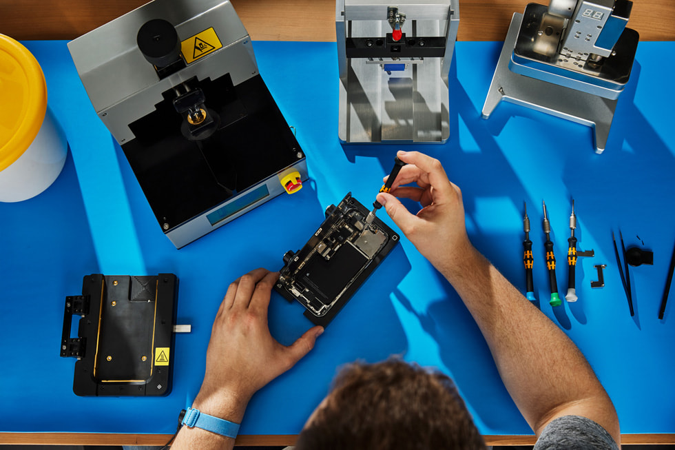 Apple Will Finally Let You Use Second-Hand Parts for iPhone Repairs