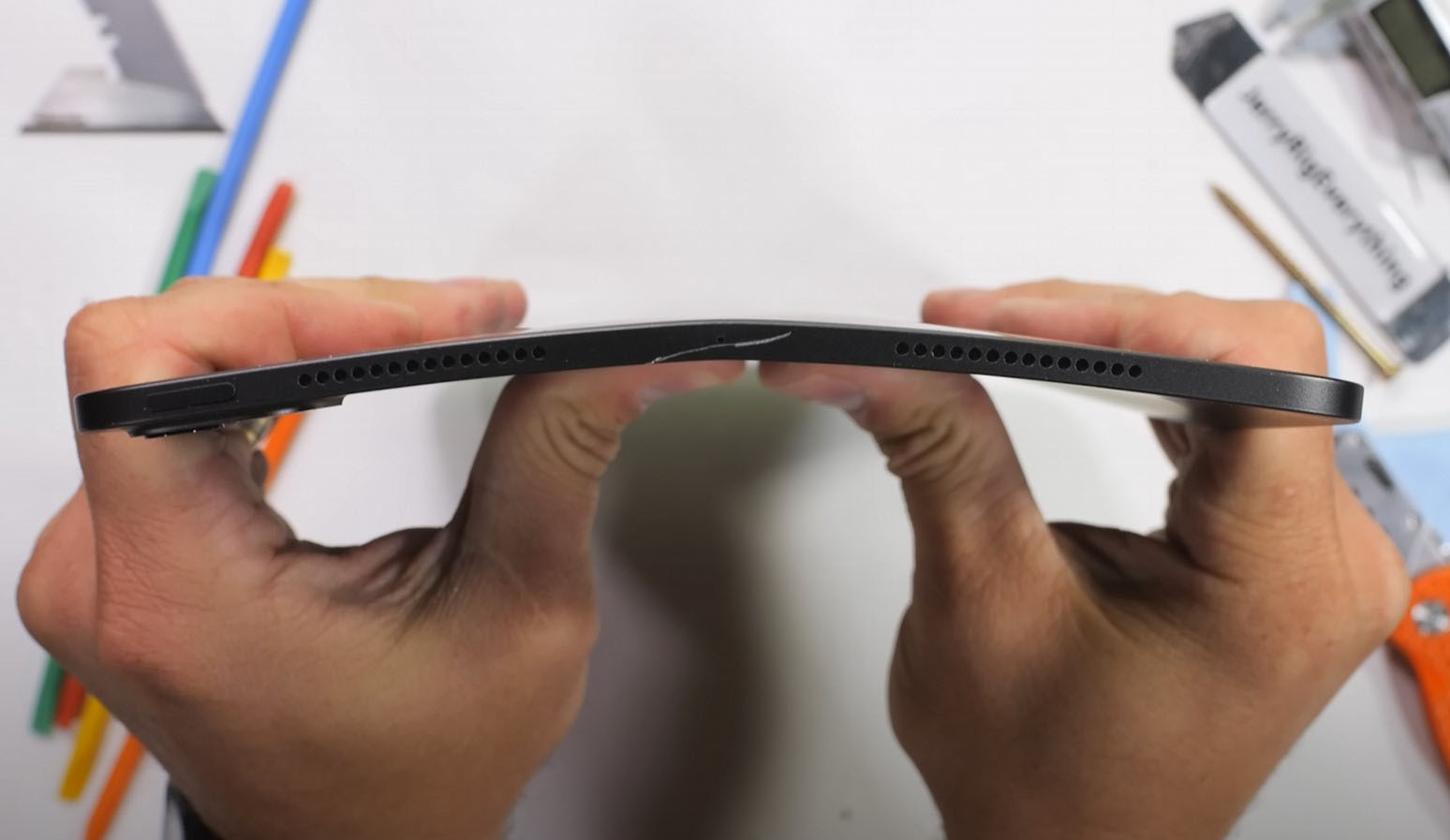 11-inch M4 iPad Pro bend test