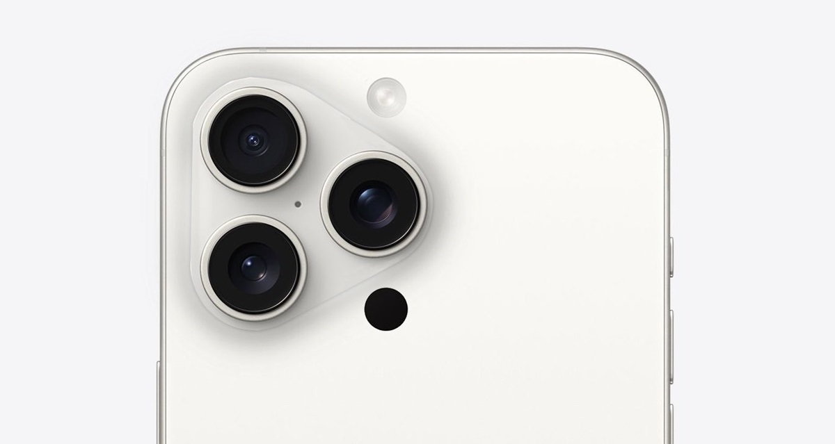 iPhone 16 Pro leaked cases show huge camera cutout