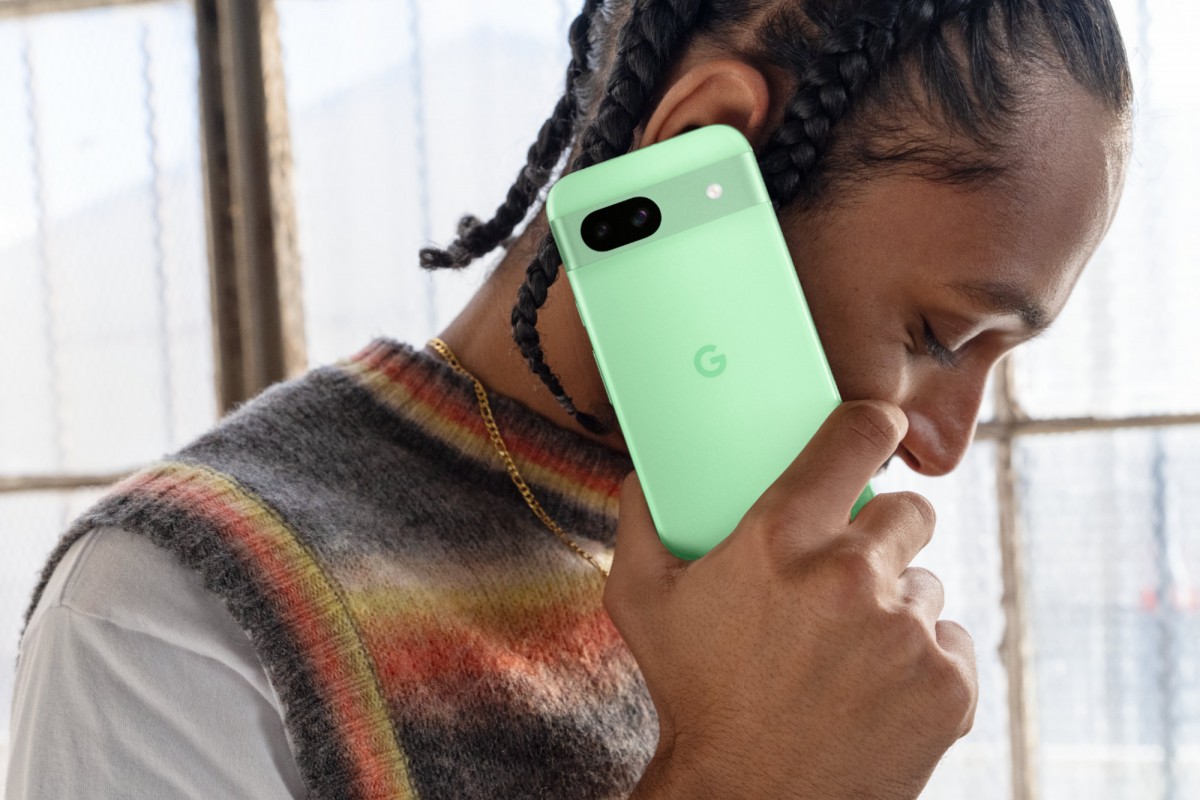 Pixel 8a Teardown Shows Lack of Vapor Chamber and a Difficult to Remove Battery