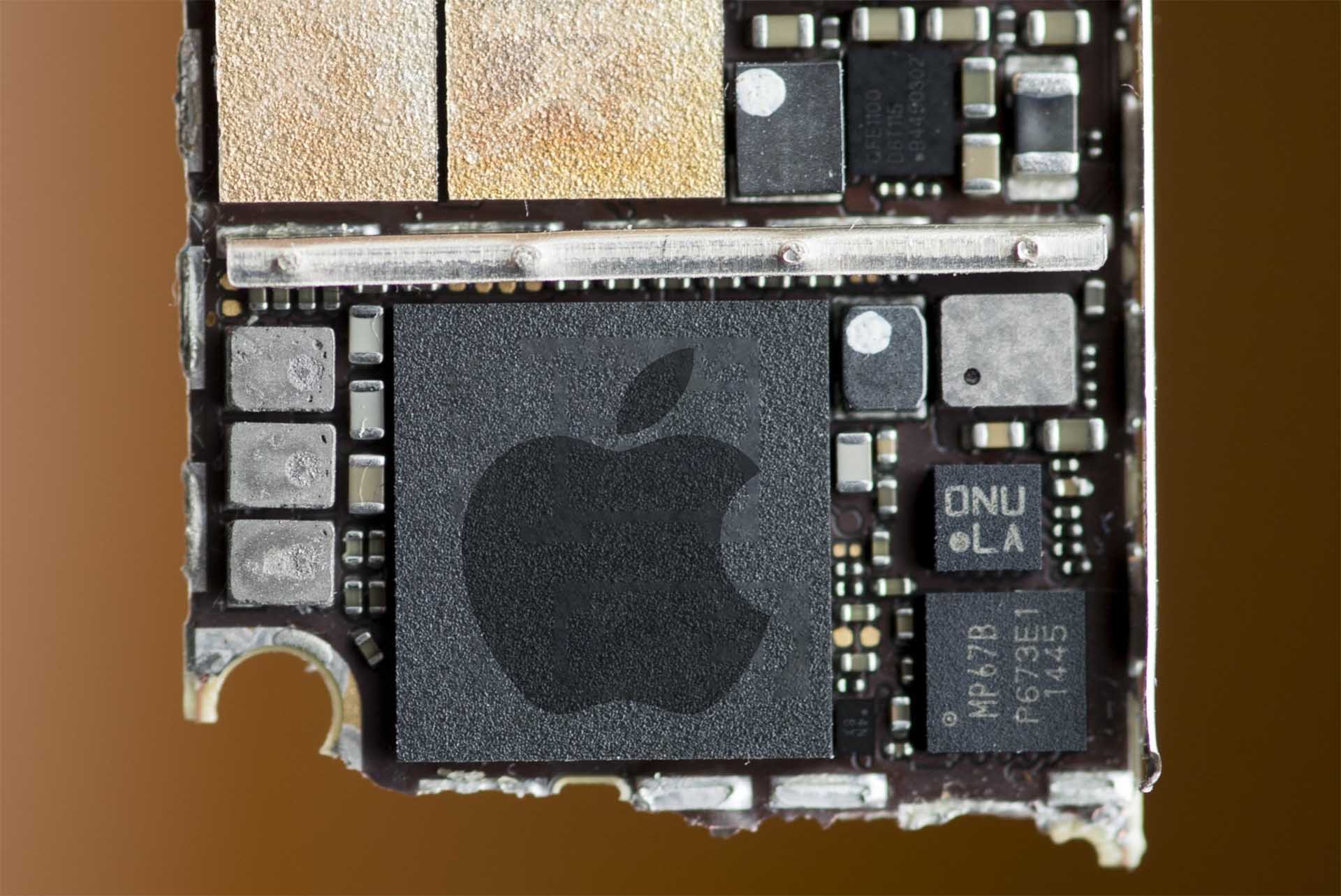 Apple employees admit that customers do not care which 5G modem is present in an iPhone