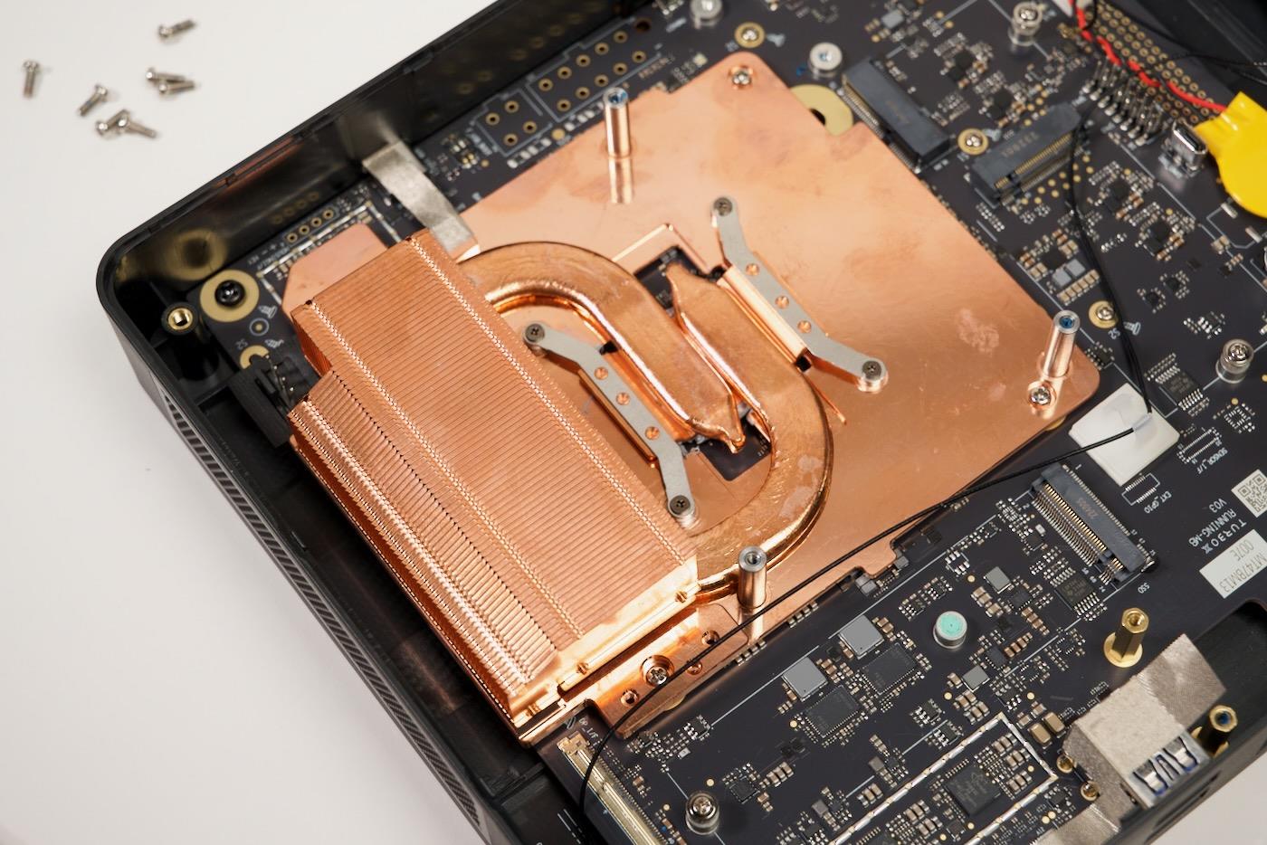 Snapdragon X Elite is cooled by a massive heatsink present in the Snapdragon Dev Kit