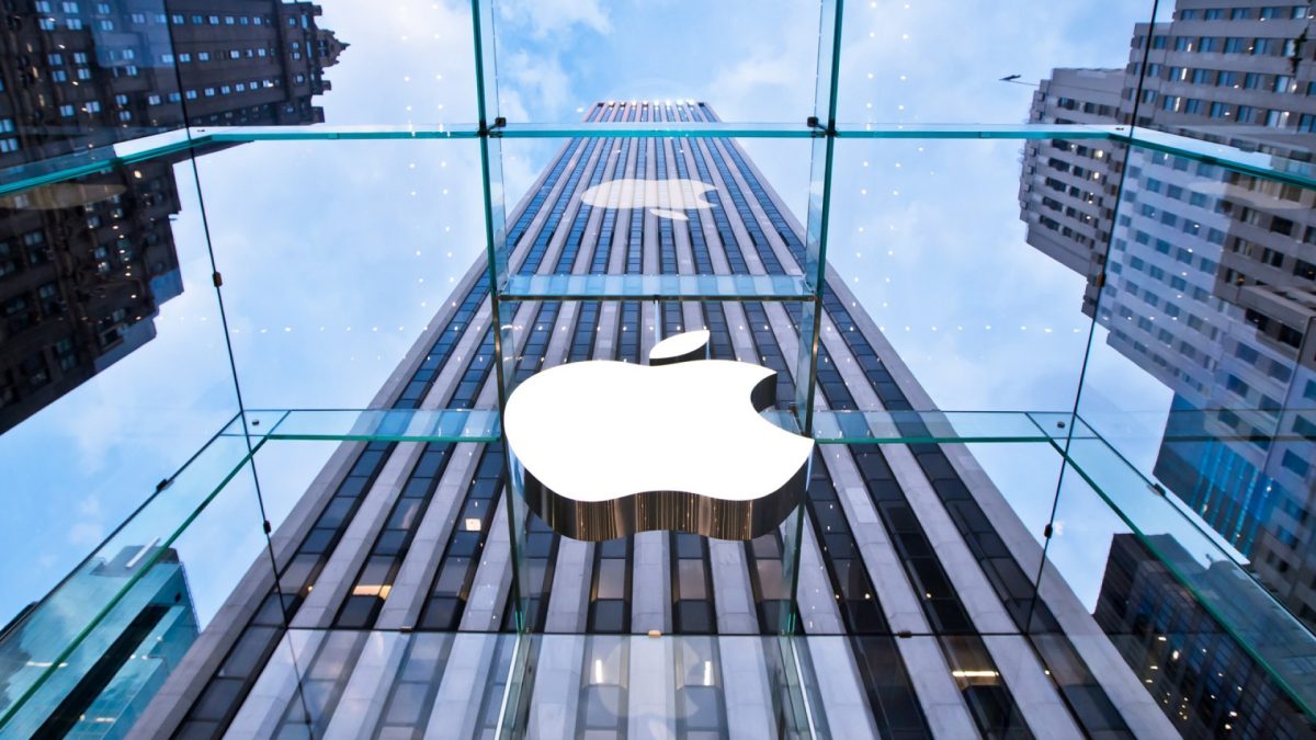 Apple former employee is suing the company for violating personal privacy