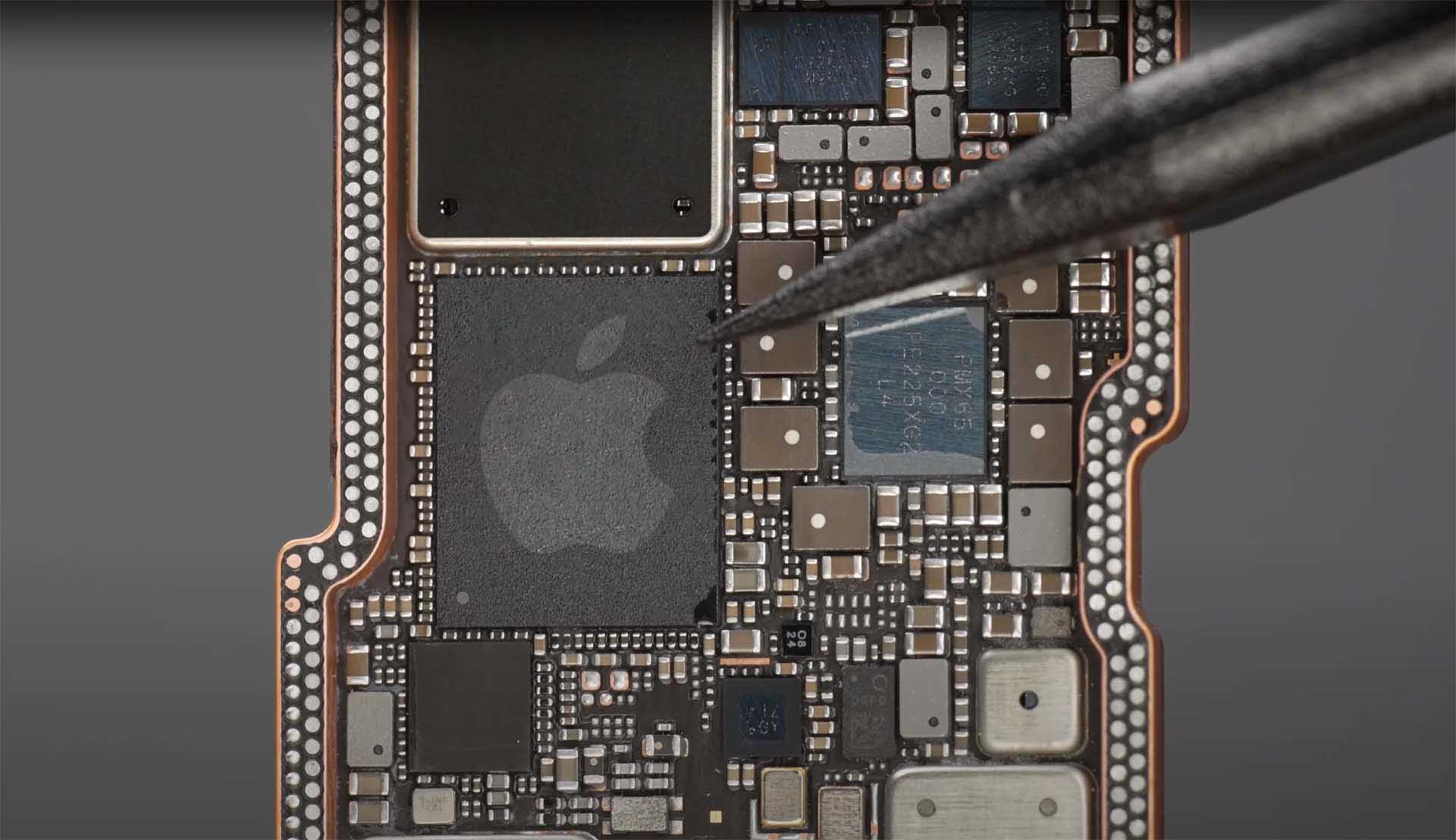 Qualcomm could cut off Apple from its 5G modem supply chain list