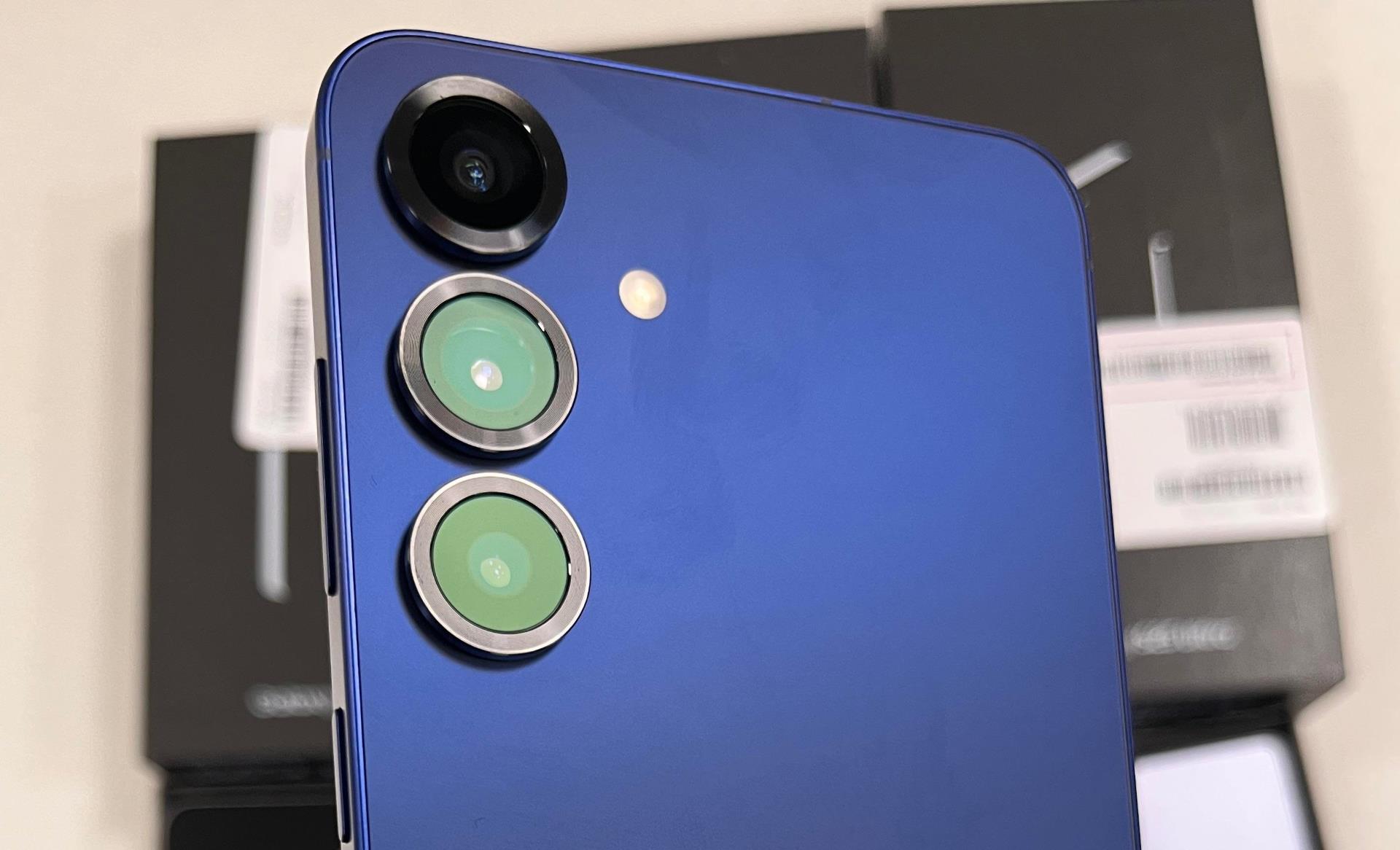 All Galaxy S25 models smile for the camera before Samsung's Unpacked event