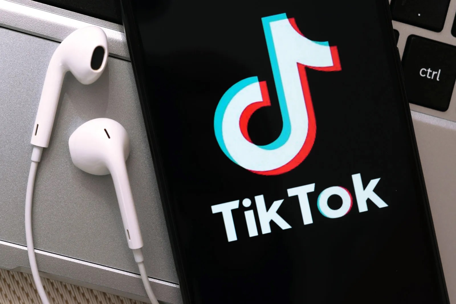 TikTok could be acquired by Oracle and other U.S. investors, with the White House holding talks