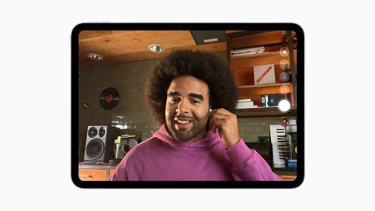 iOS 26 new setting for AirPods auto-switching audio