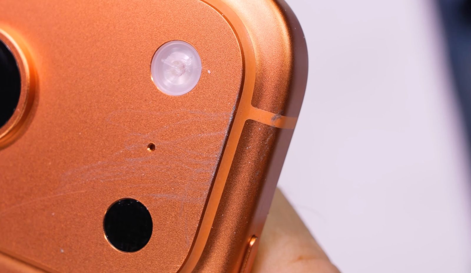 iPhone 17 Pro scratch-gate durability test