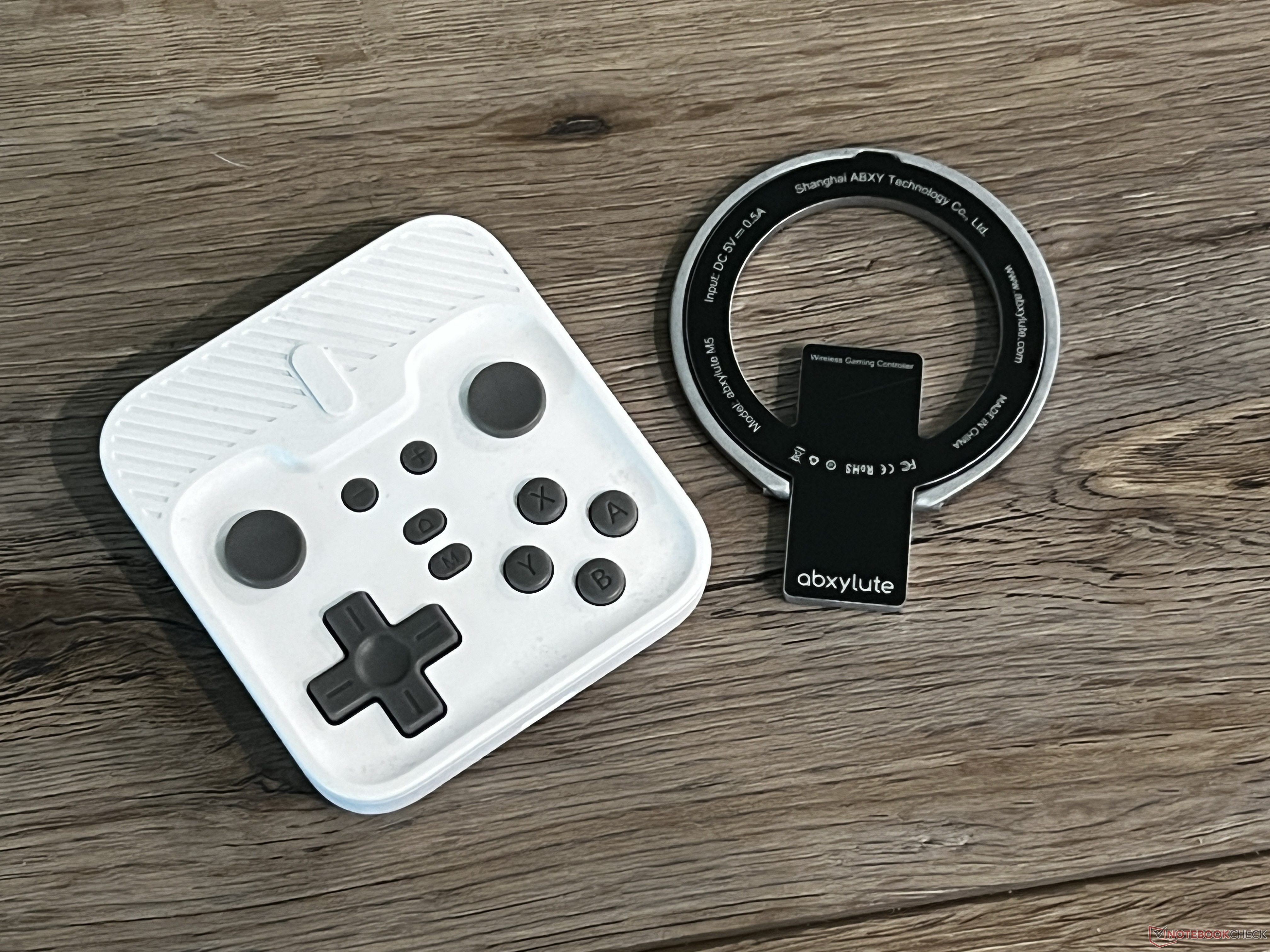 Abxylute M4 Snap-On Review: The Pocket-Size MagSafe Controller That ...