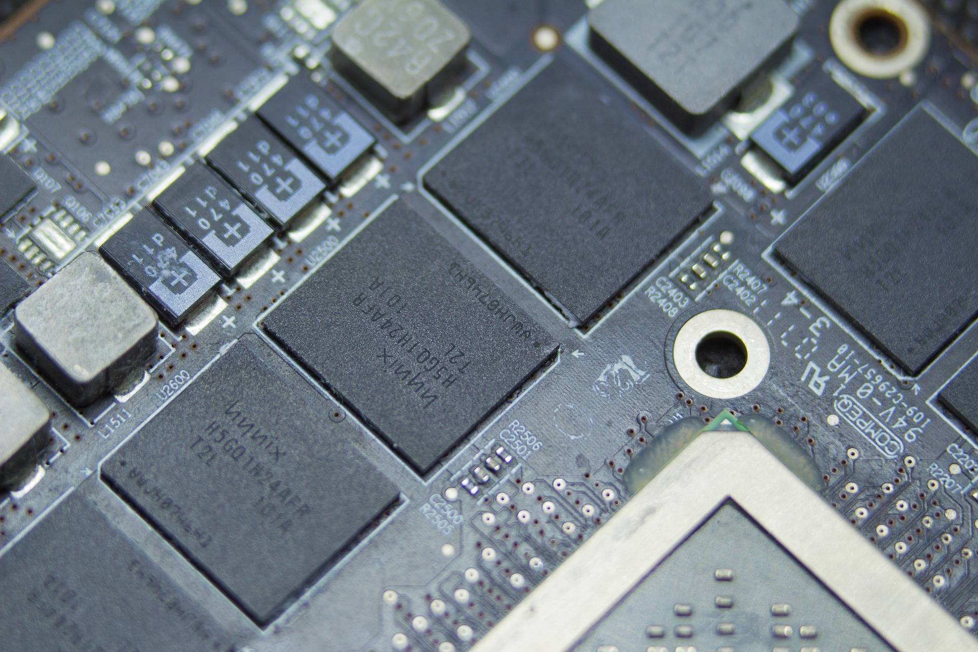 A new report highlights a possibility where smartphone manufacturers shift back to launching handsets with 4GB RAM