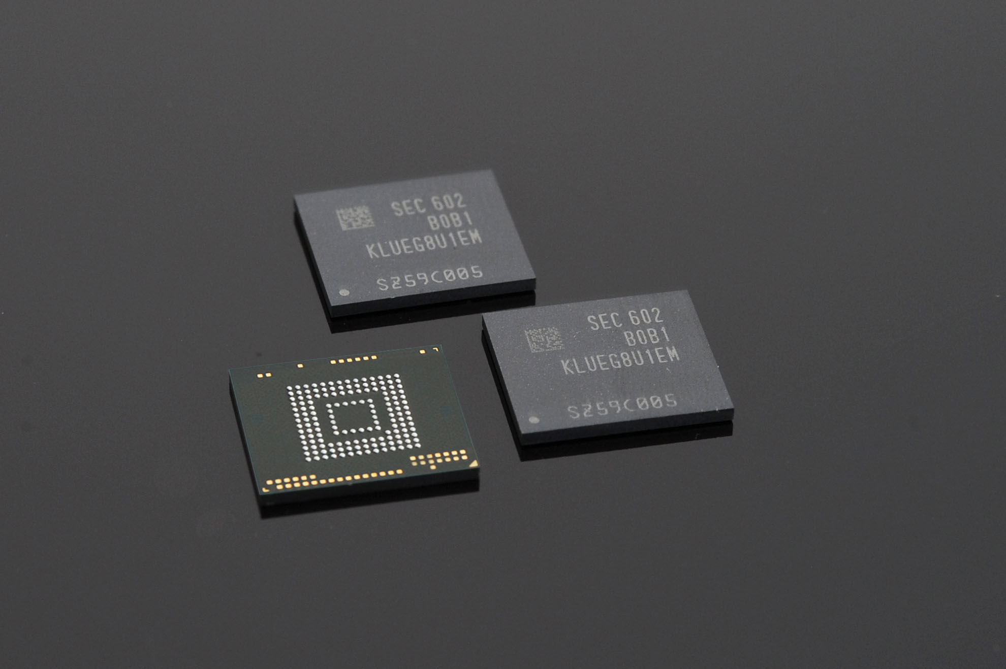 Apple paid more for LPDDR5X RAM than what Samsung originally intended to ask