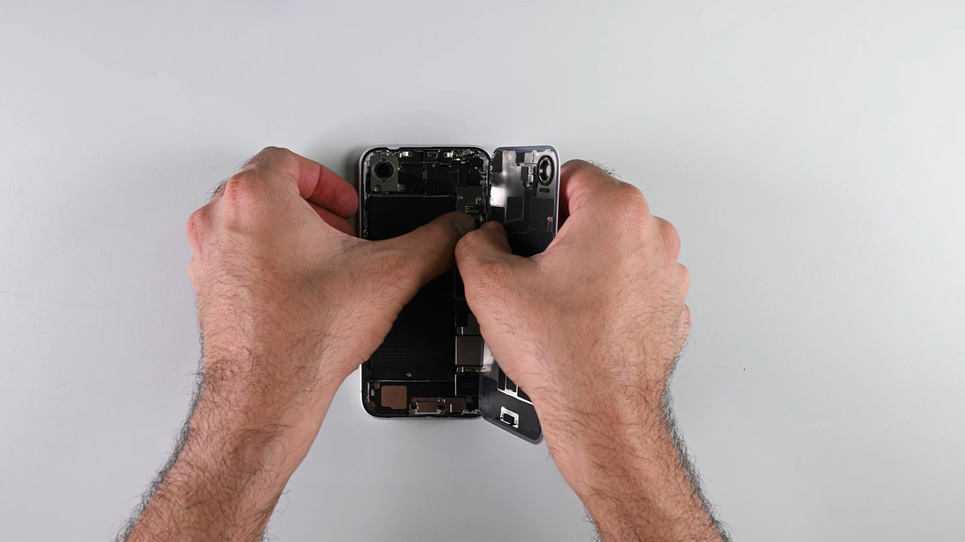 iPhone 17e teardown by iFixit