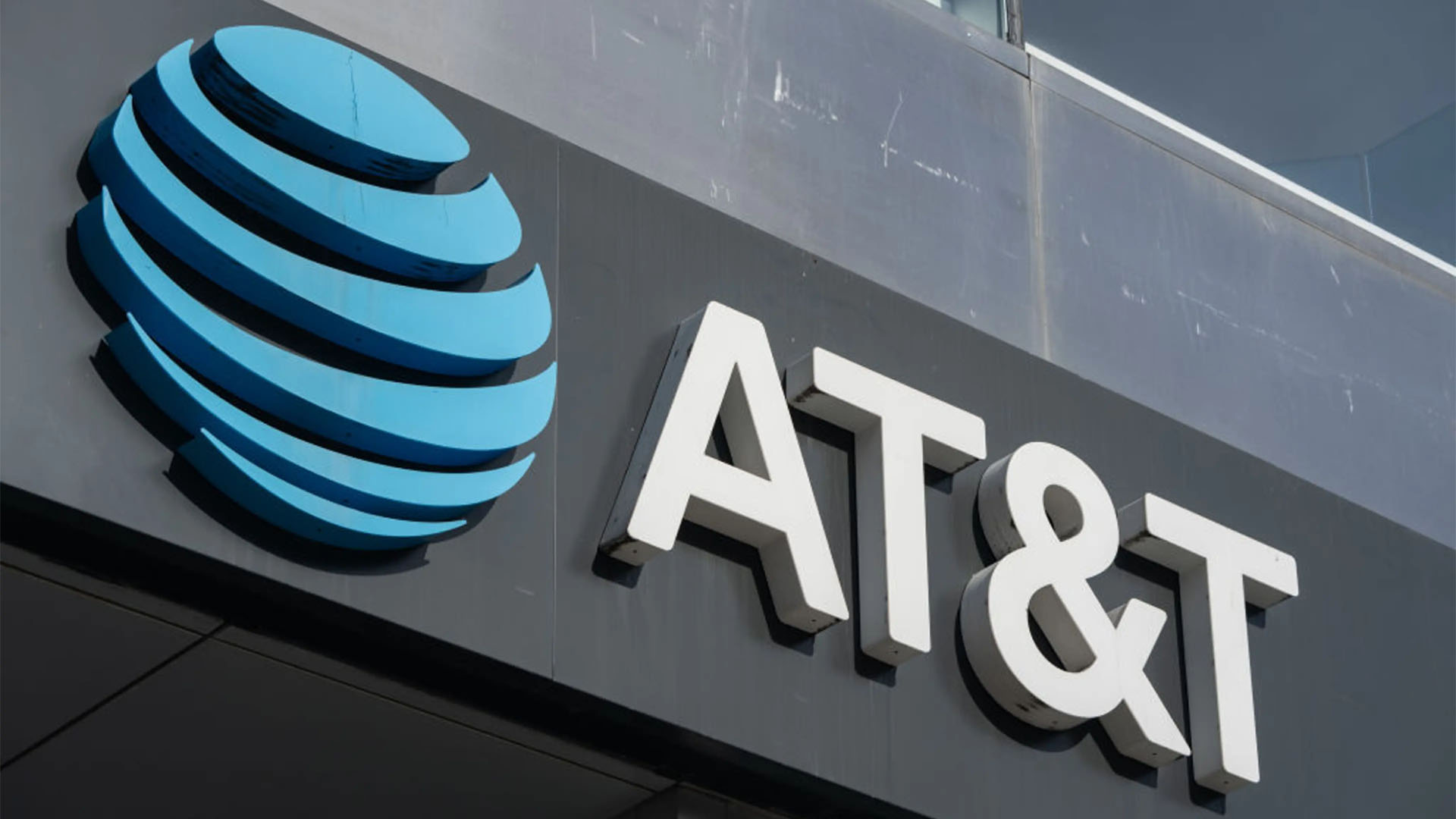 AT&T customer representative offered a freebie deal to a customer but it ended up being a nightmare