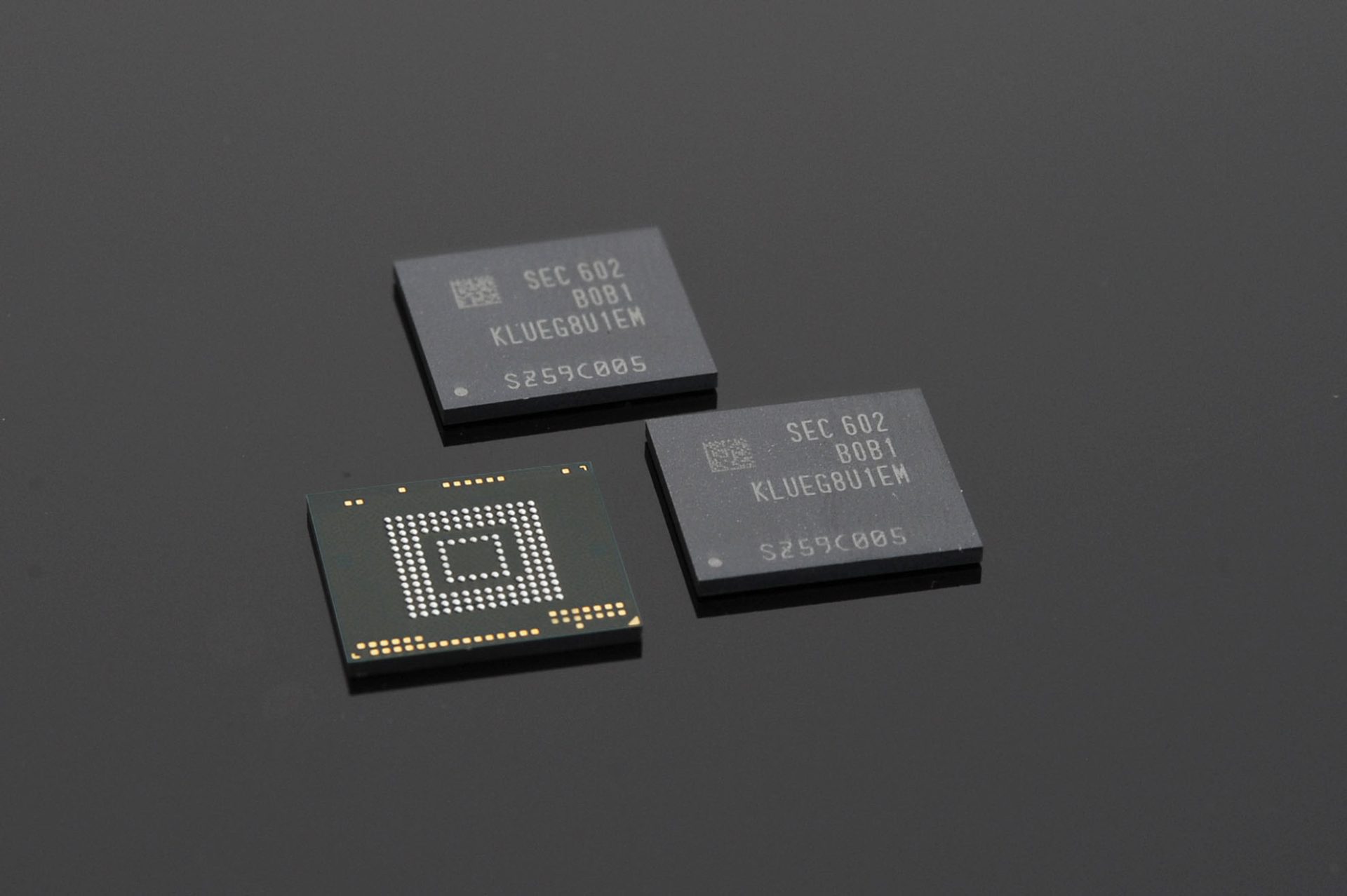 Apple paid more for LPDDR5X RAM than what Samsung originally intended to ask